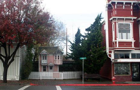 Tiny Victorian House in Ferndale, CA