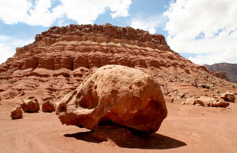 Rock House and Vermillion Cliffs, AZ (If photo does not appear, please reload this page.)